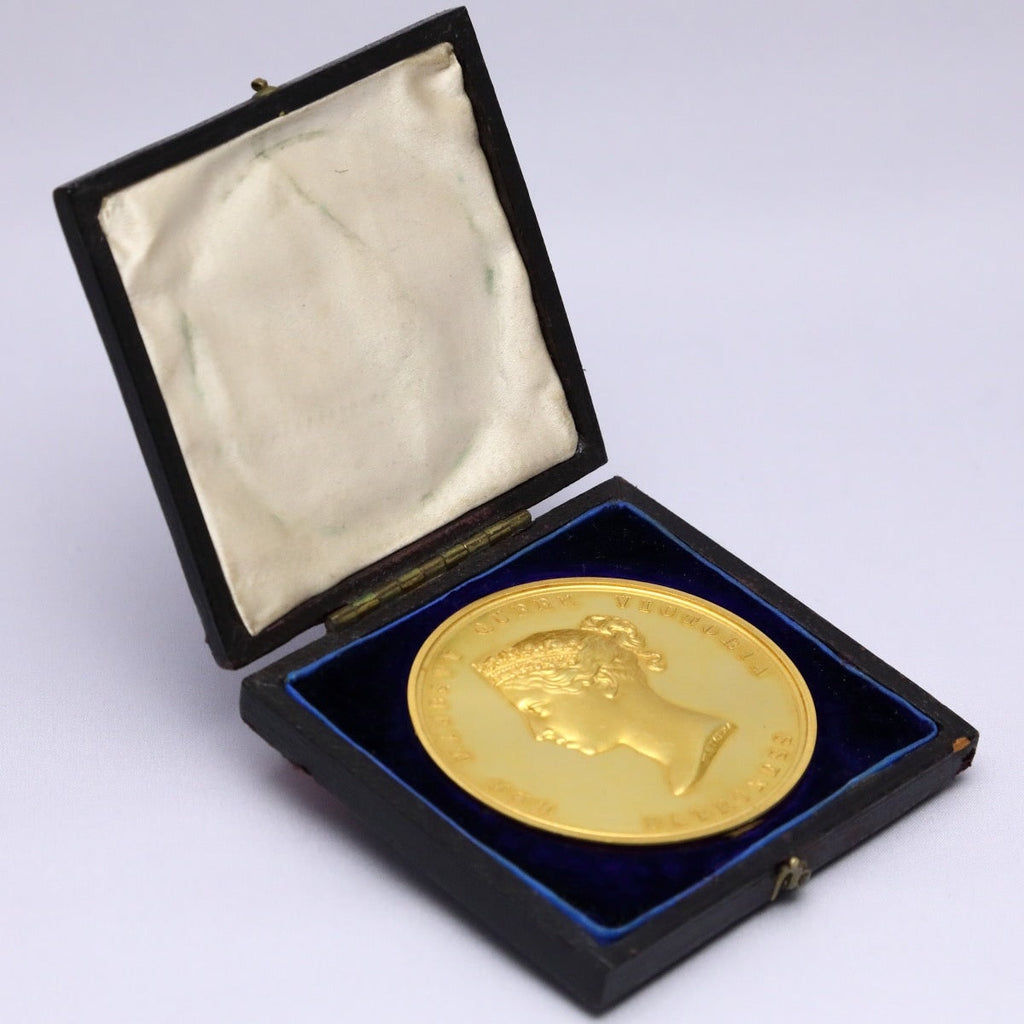 販売実績-イギリス 1840年 ヴィクトリア女王 英国王立農業協会 王室憲章授与記念 金メダル-UNIVERSAL COIN