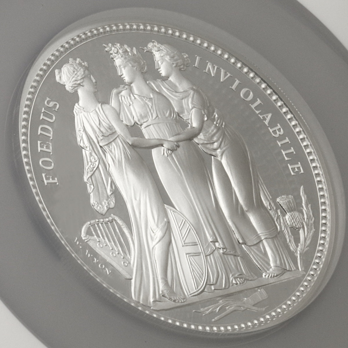 イギリス 2020年 エリザベス2世 スリーグレイシス 10ポンド 5oz 銀貨